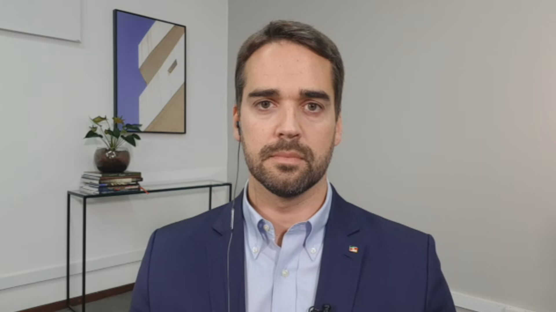 Eduardo Leite fala sobre medidas restritivas e aumento de internações no RS