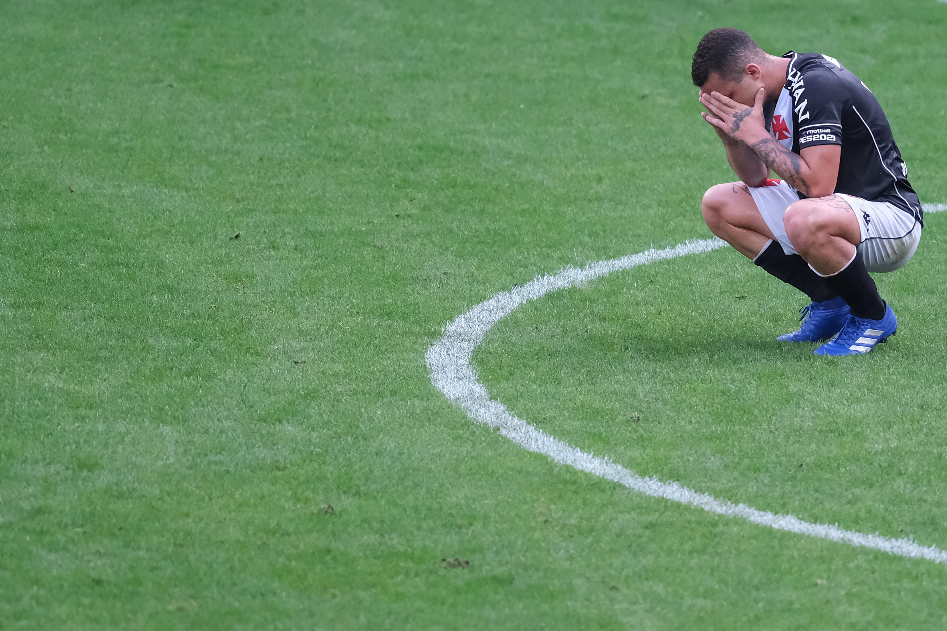  Bruno Gomes, jogador do Vasco, lamenta empate