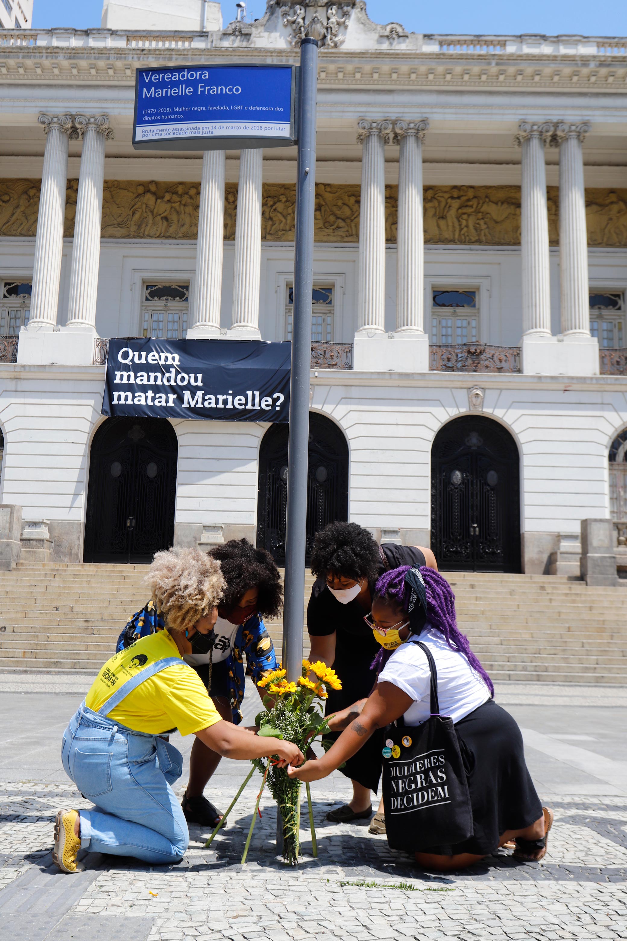 placa em homenagem à Marielle Franco na Praça Floriano, centro do Rio de Janeiro