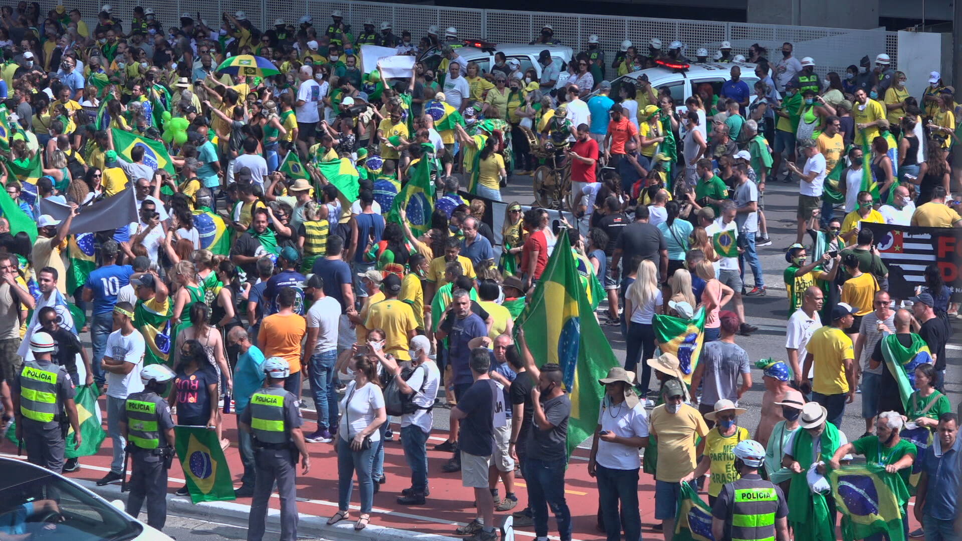 Apoiadores de Bolsonaro em manifestação na Avenida Paulista