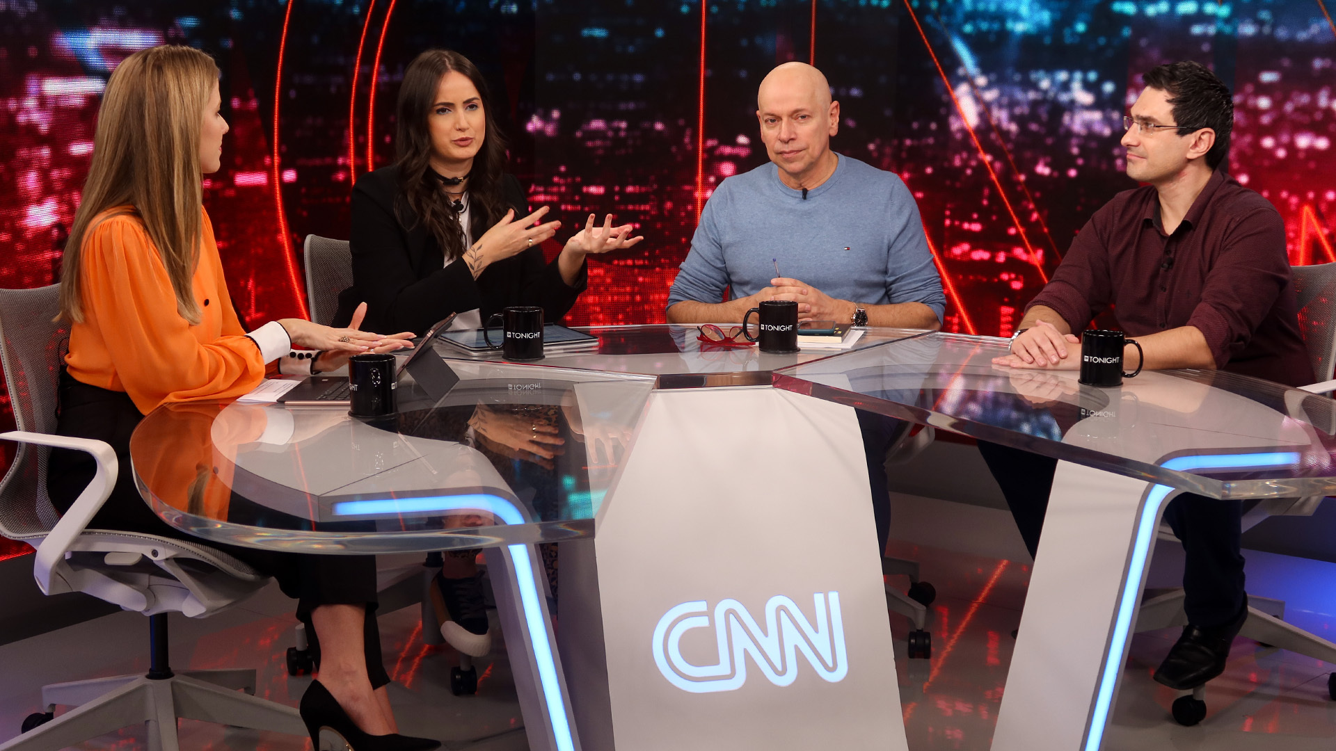 CNN Tonight, apresentado por Mari Palma, Gabriela Prioli e Leandro Karnal