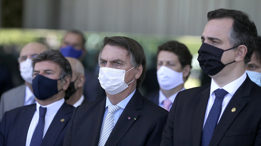 Bolsonaro ao lado de Rodrigo Pacheco (DEM-MG), presidente do Senado, e Luiz Fux