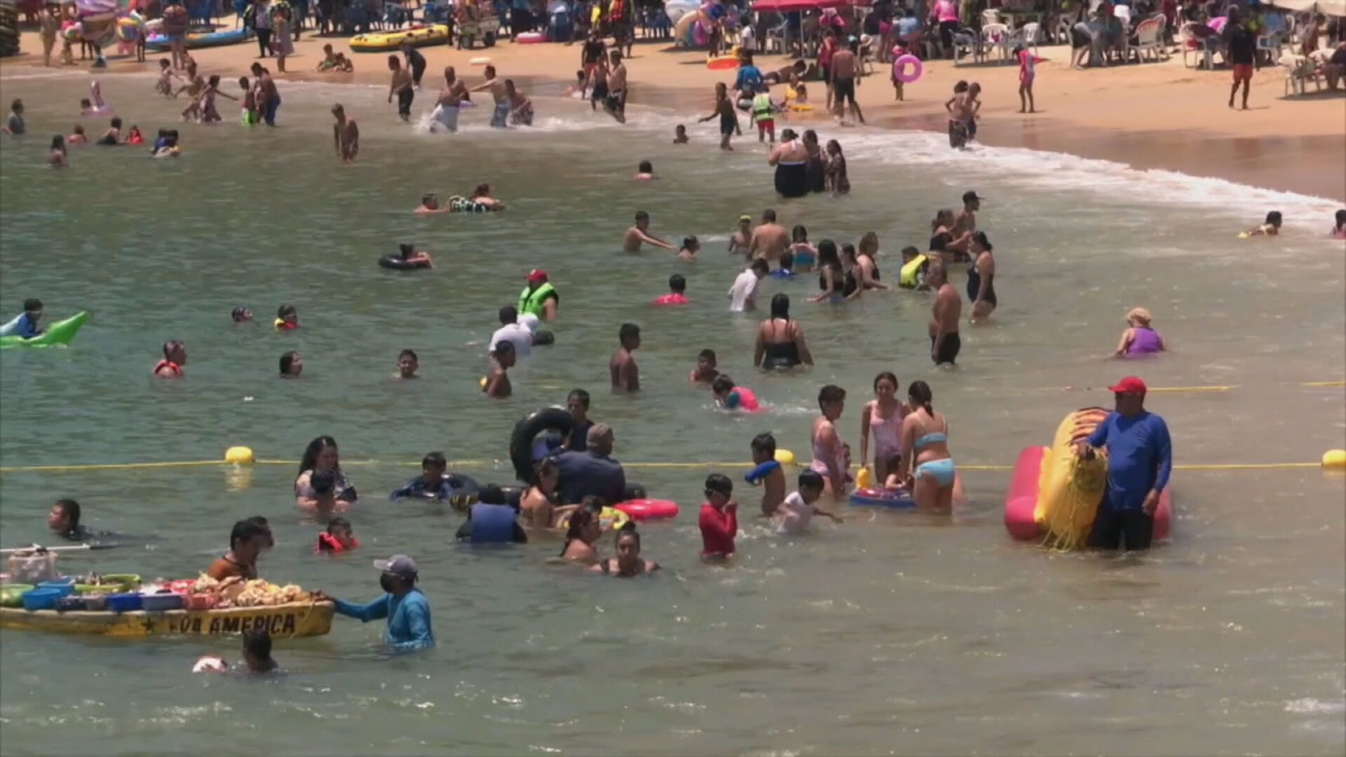 Turistas lotam região costeira do México durante a pandemia de Covid-19 (01.abr.