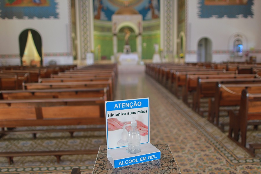 Nunes Marques liberou cultos religiosos com público durante a pandemia