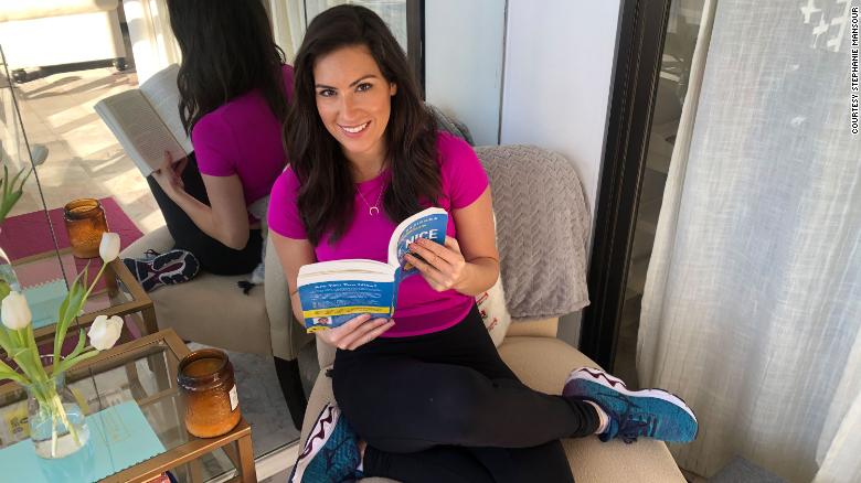 Relaxar lendo um livro depois do treino é um incentivo para fazer atividade físi