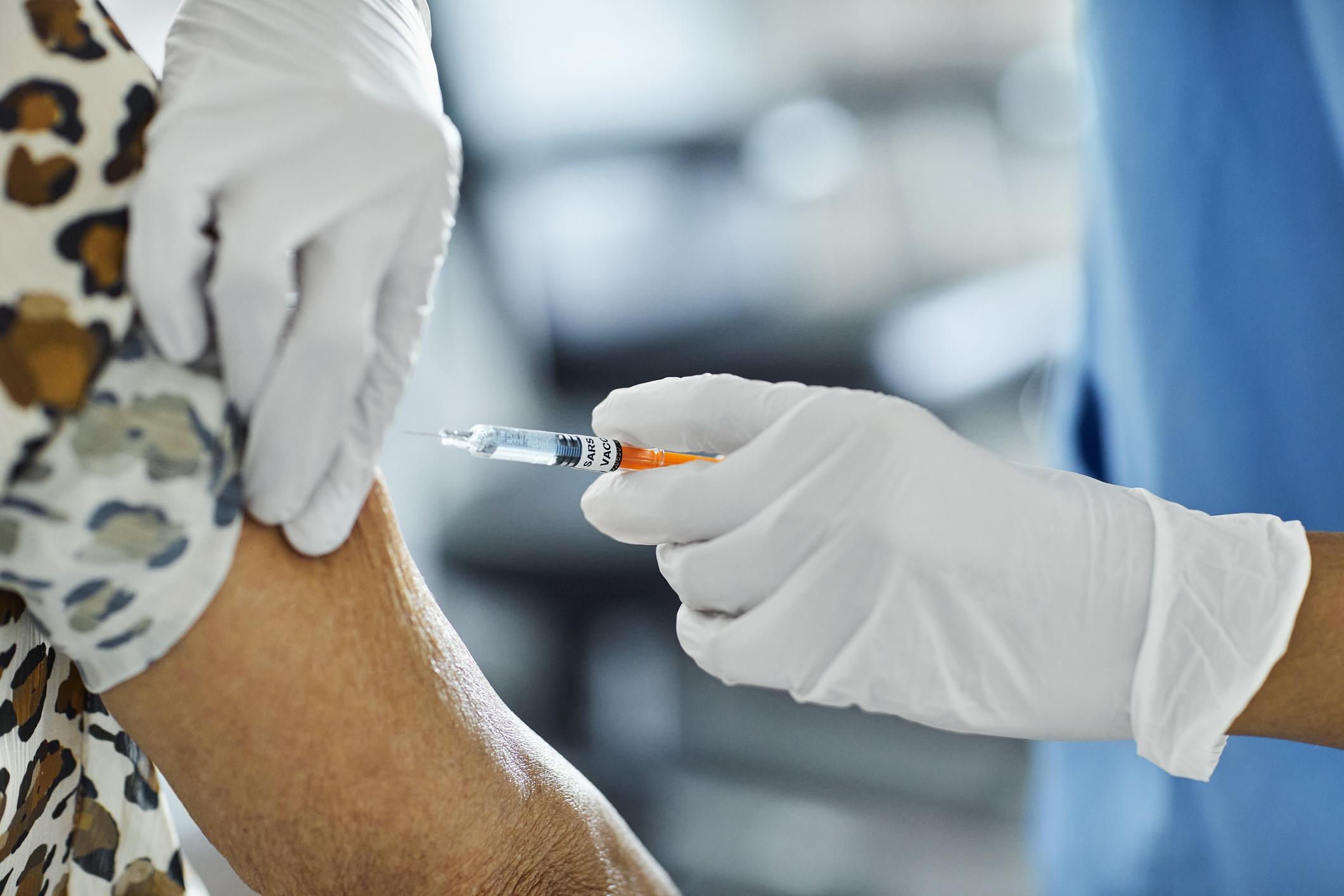 Ministério da Saúde recomenda tomar primeiro a vacina contra a Covid-19 e depois