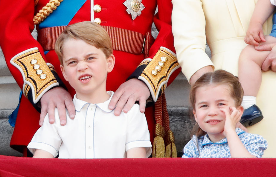 O príncipe George e a princesa Charlotte