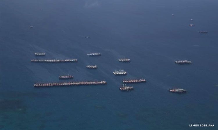 Embarcações chinesas no recife de Whitsun