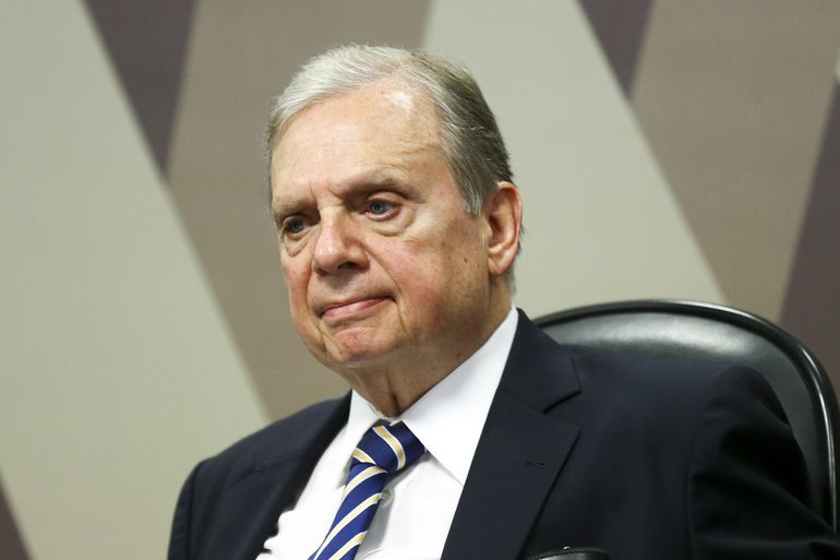 Senador Tasso Jereissati durante sessão da Comissão de Constituição e Justiça 