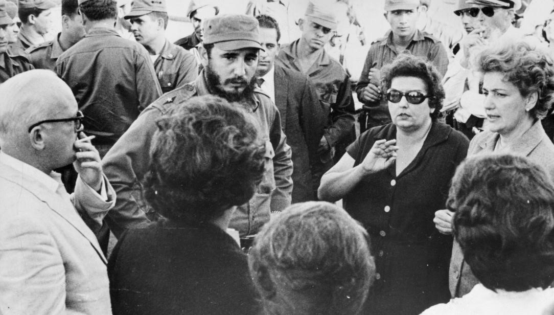 Fidel Castro conversa com pais de presos americanos