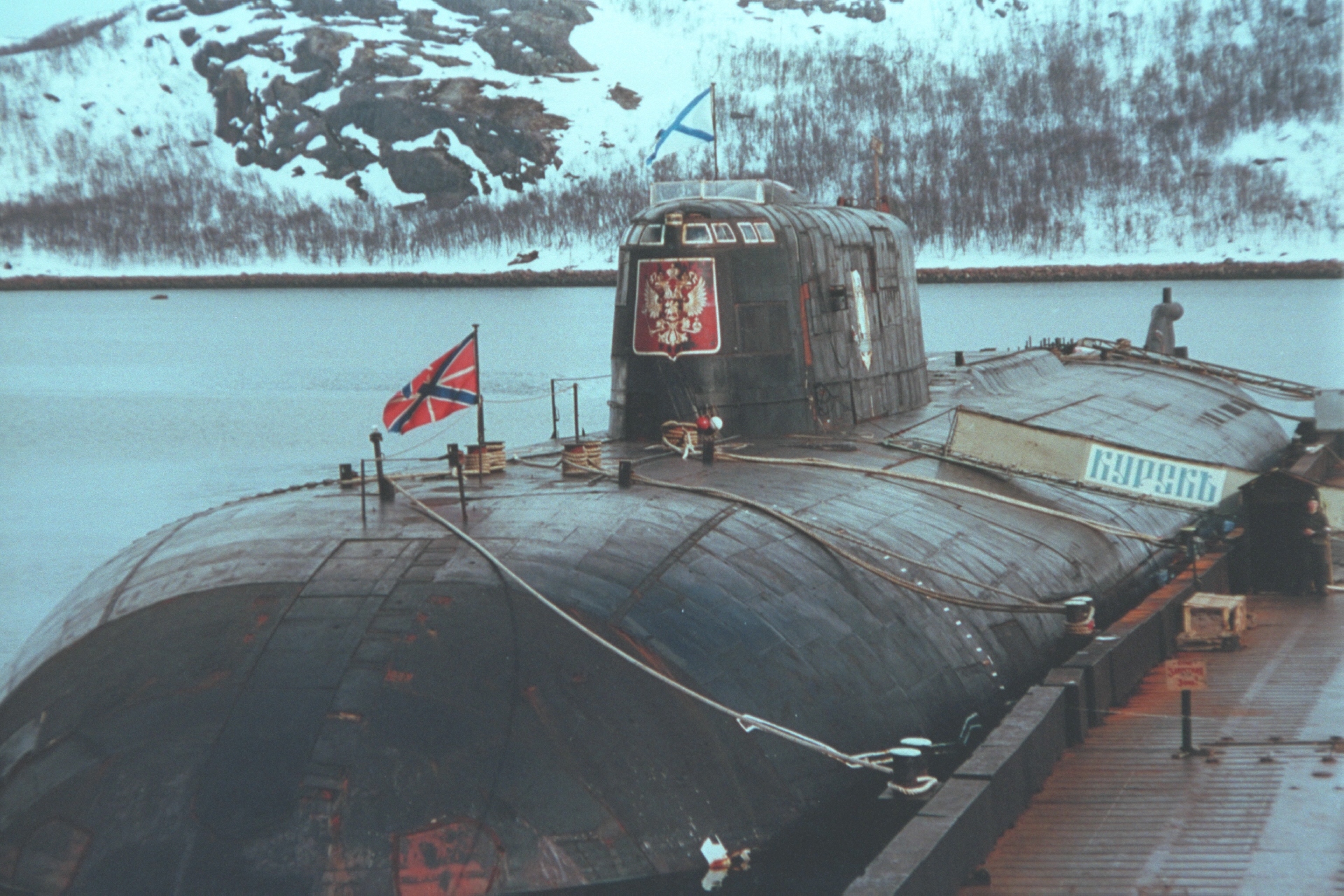 Explosão de torpedo do submarino russo Kursk causou naufrágio e a morte de 118
