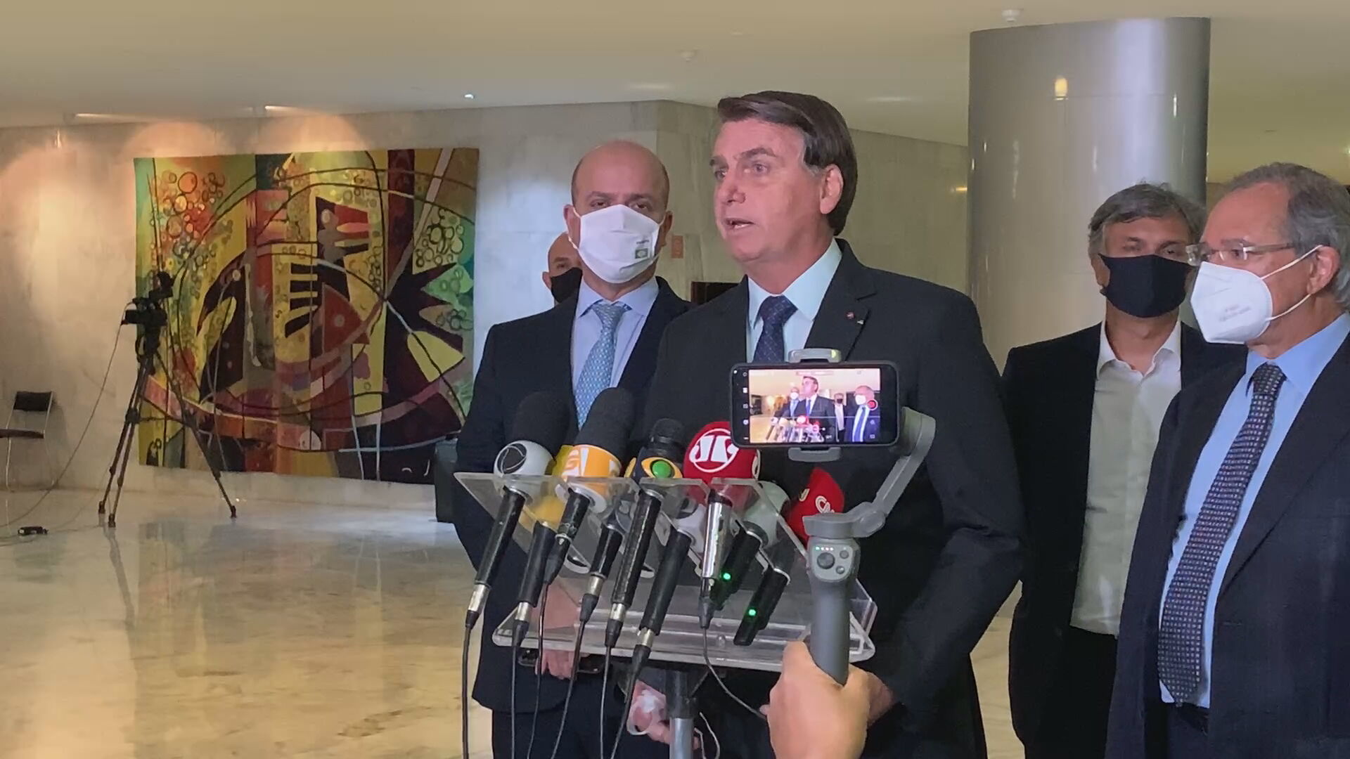 Bolsonaro avalia Orçamento em coletiva de imprensa