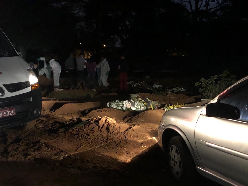 Sepultamento no Cemitério da Vila Formosa, em São Paulo