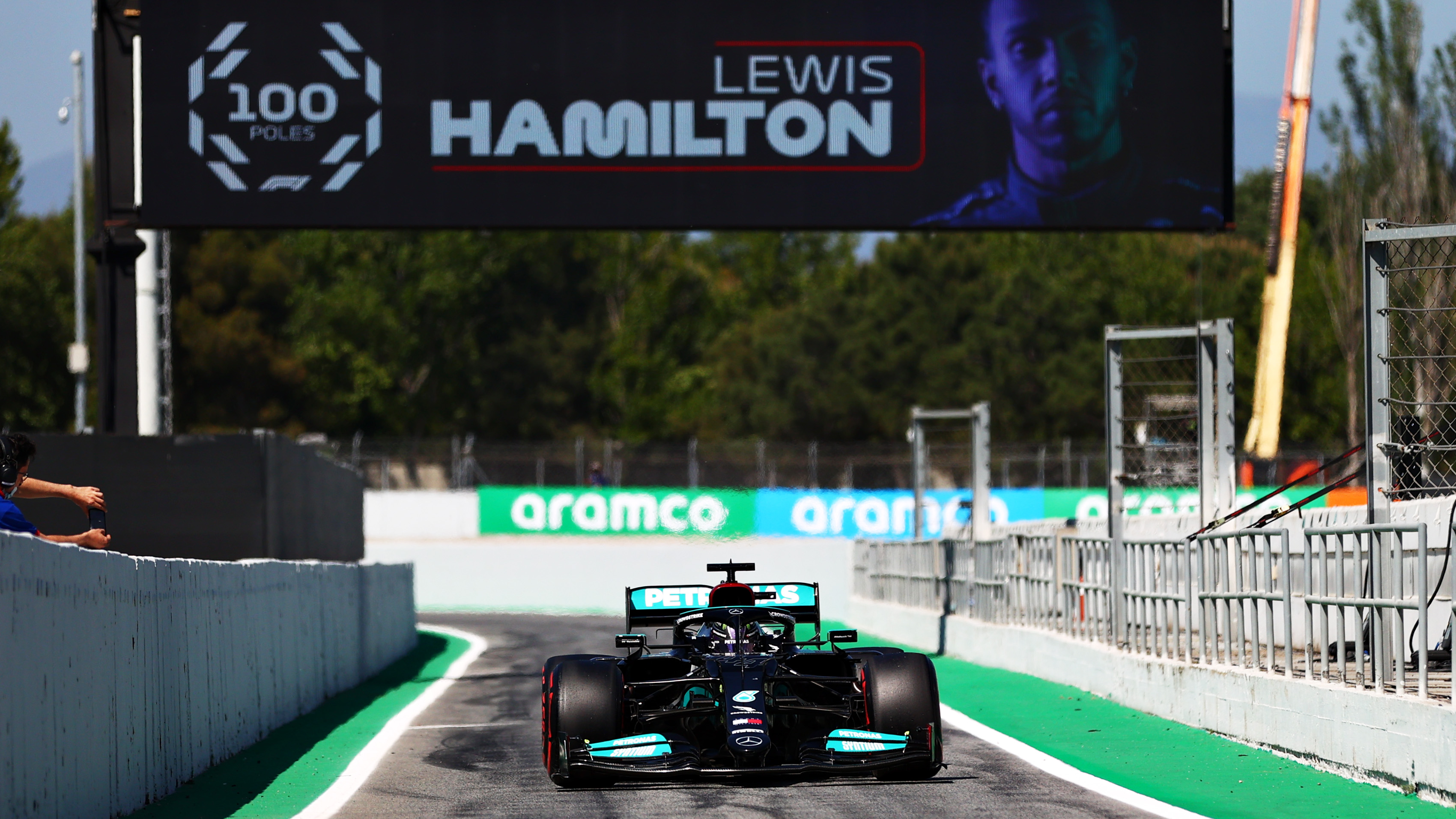 Detentor de vários recorde na F1, Hamilton chegou a 100ª pole position