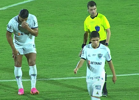 Jogo entre Atlético Mineiro e América de Cali é interrompido