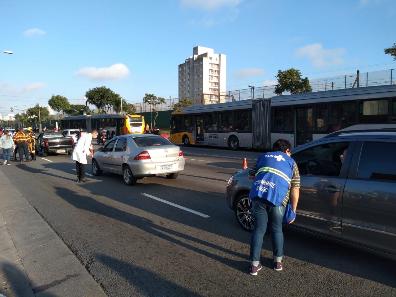 Agentes da Prefeitura fazem blitz para frear movimentação em São Paulo 