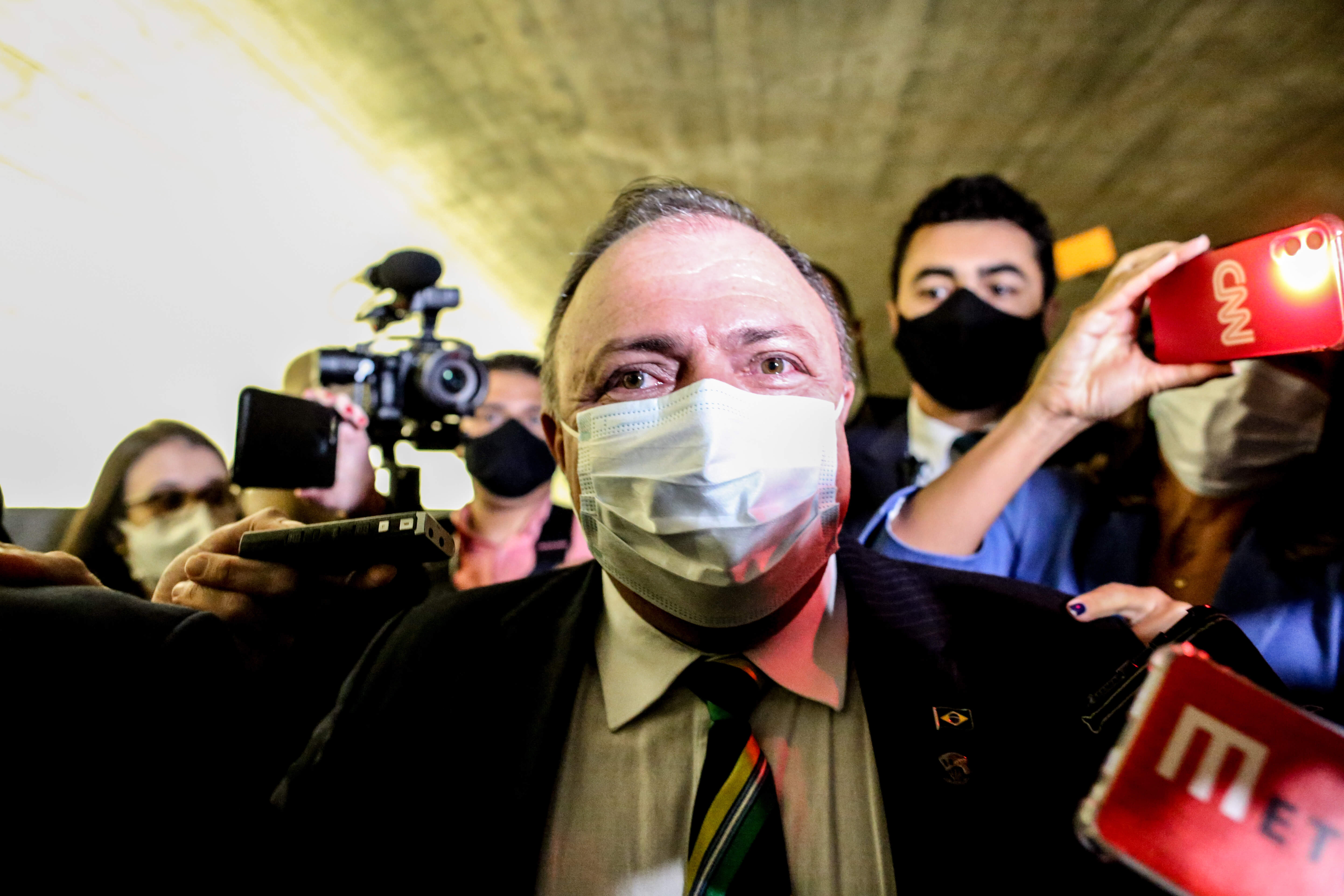Eduardo Pazuello deixa o Senado após prestar depoimento à CPI da Pandemia