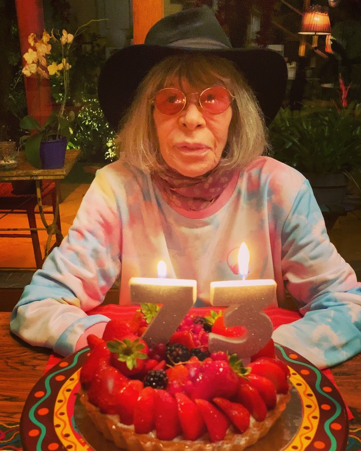 Rita Lee comemora aniversário de 73 anos