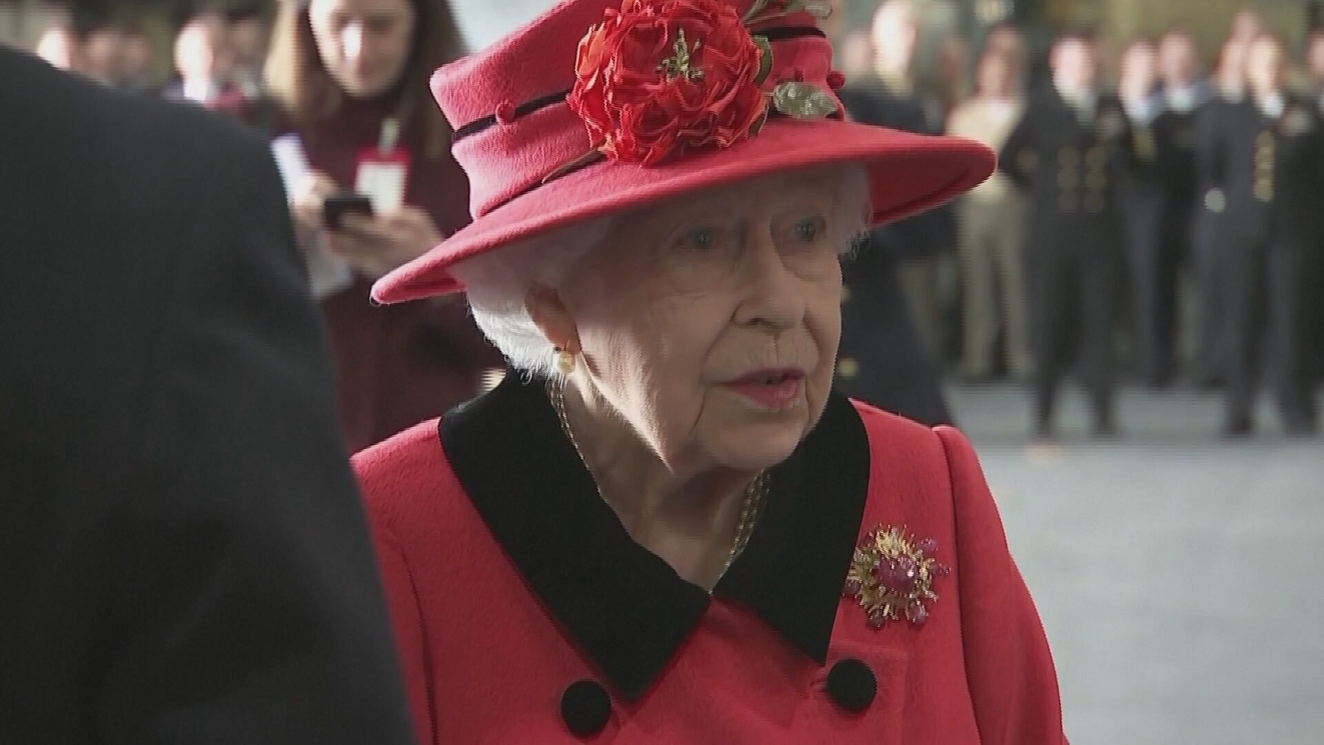 Rainha Elizabeth II em visita ao novo porta-aviões britânico (22 de maio de 2021