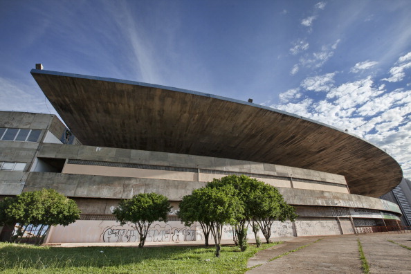 Estádio Serra Dourada, projetado por Paulo Archias Mendes da Rocha