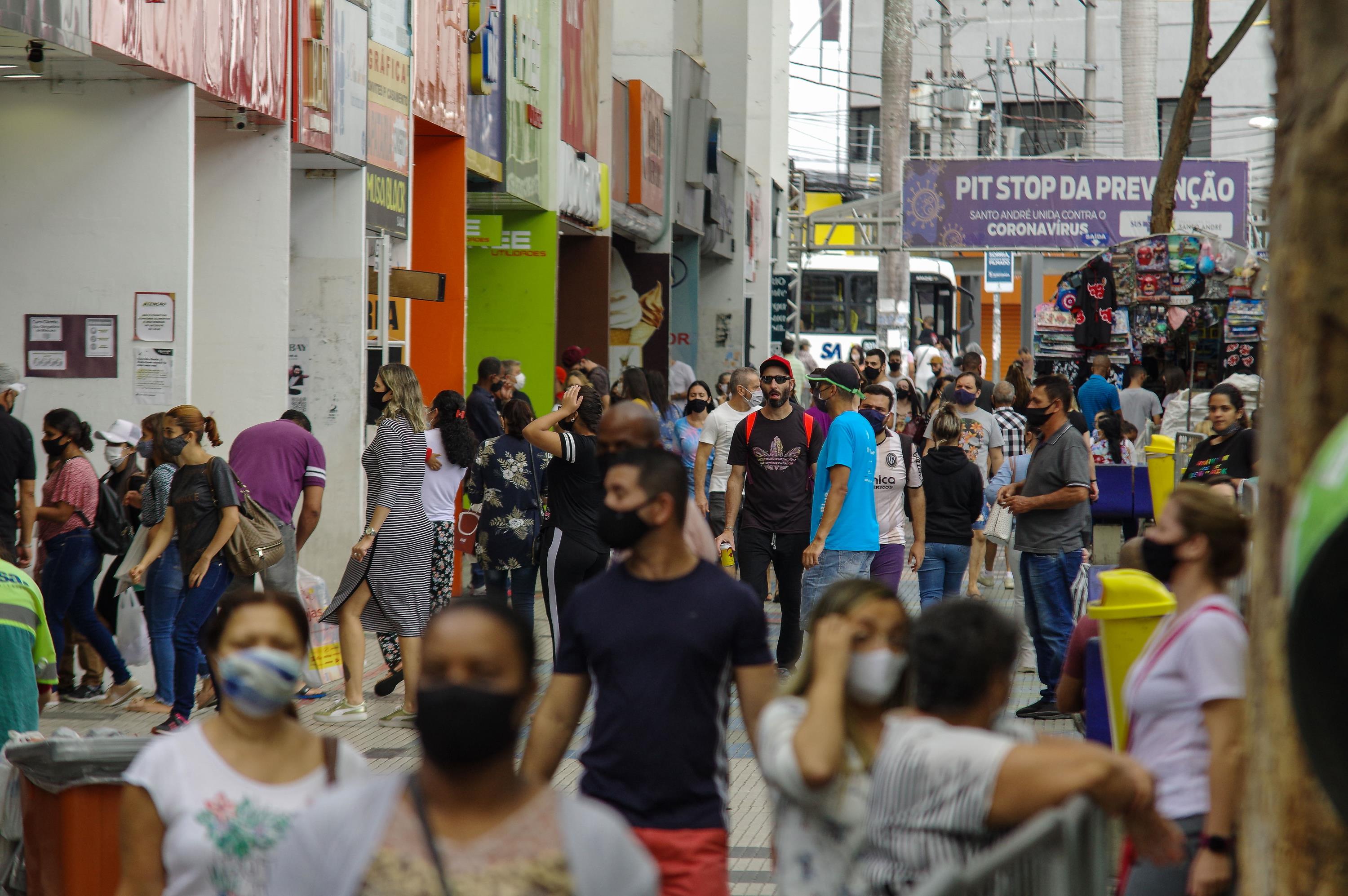 Movimentação no comércio na cidade de Santo André (SP) durante pandemia da Covid