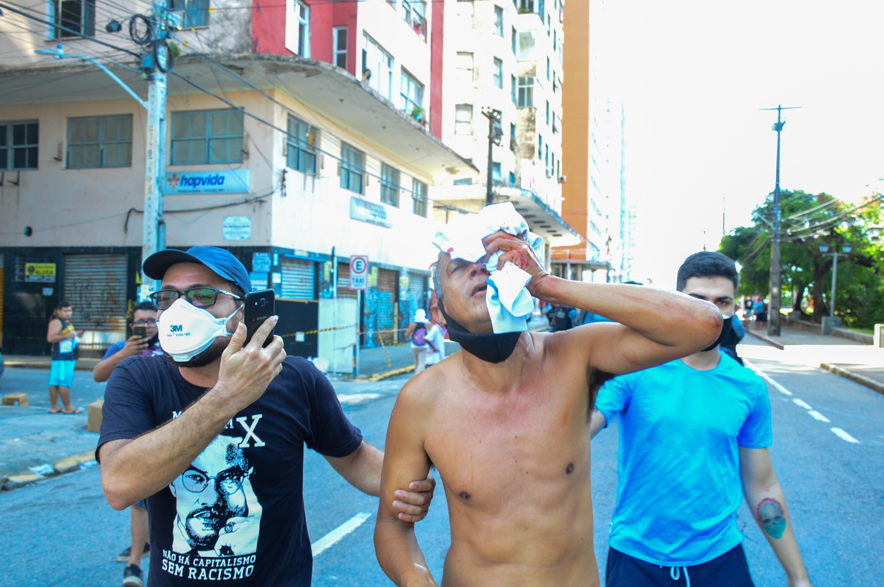 Manifestante ferido em Recife – 29 de maio