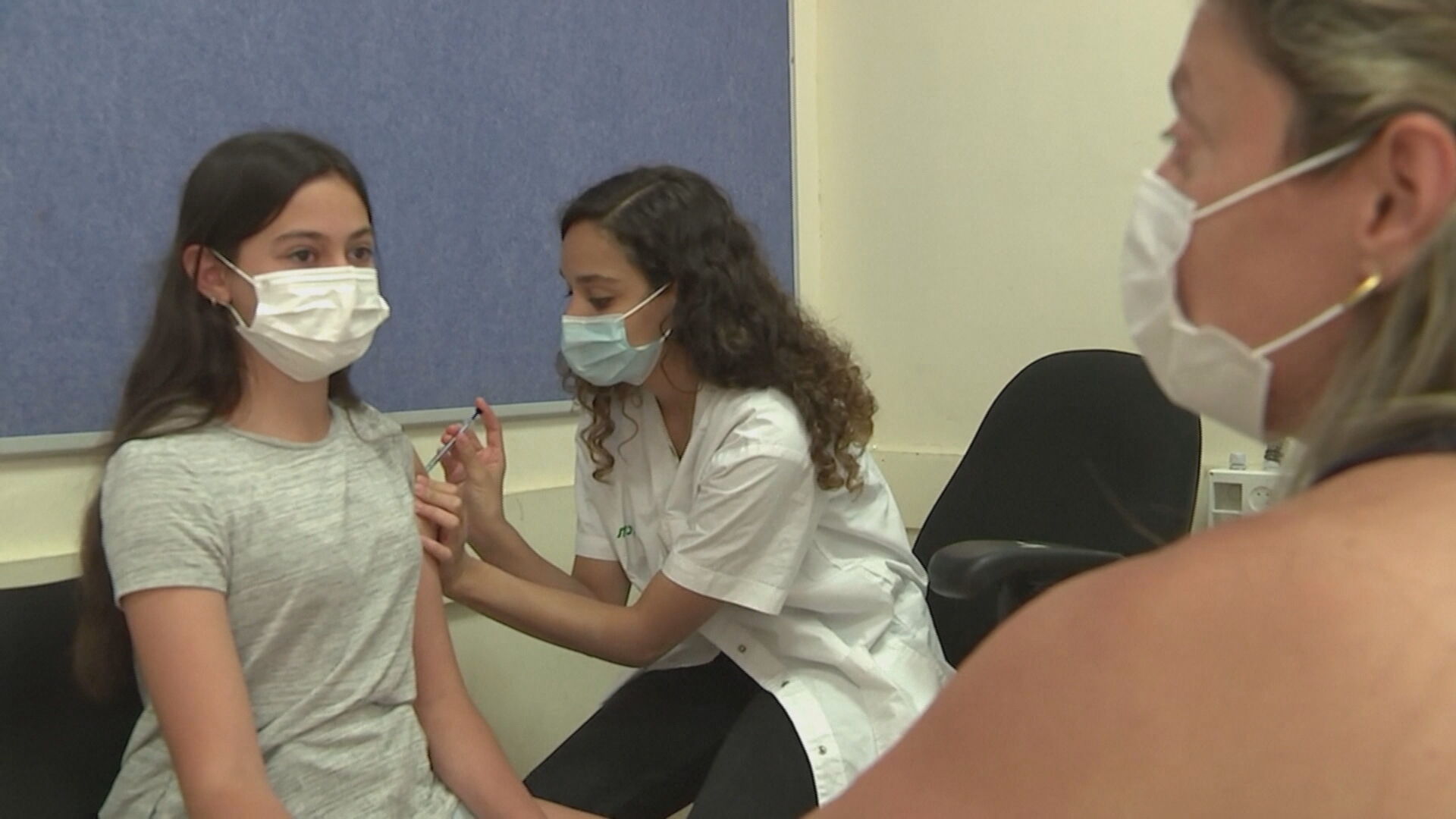 Israel começa a vacinar adolescentes entre 12 e 15 anos contra Covid-19