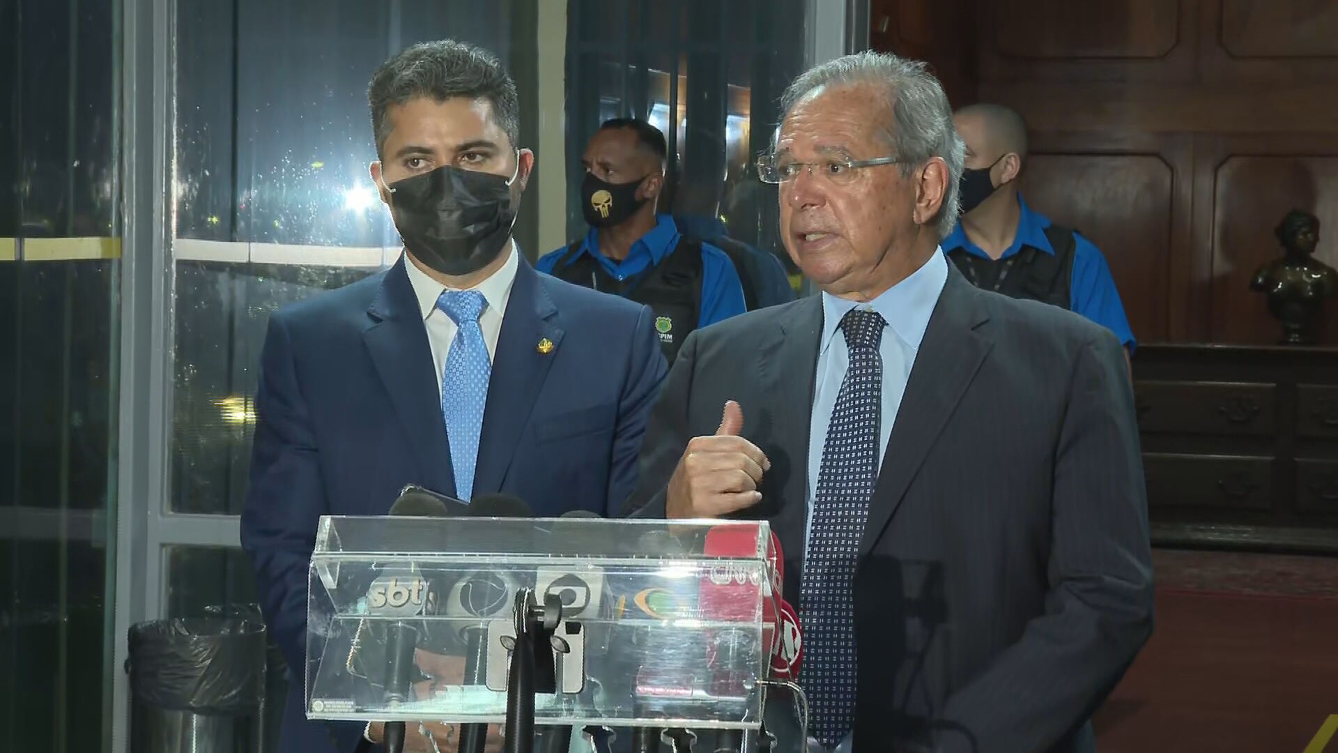 Senador Marcos Rogério e ministro da Saúde Paulo Guedes em coletiva de imprensa