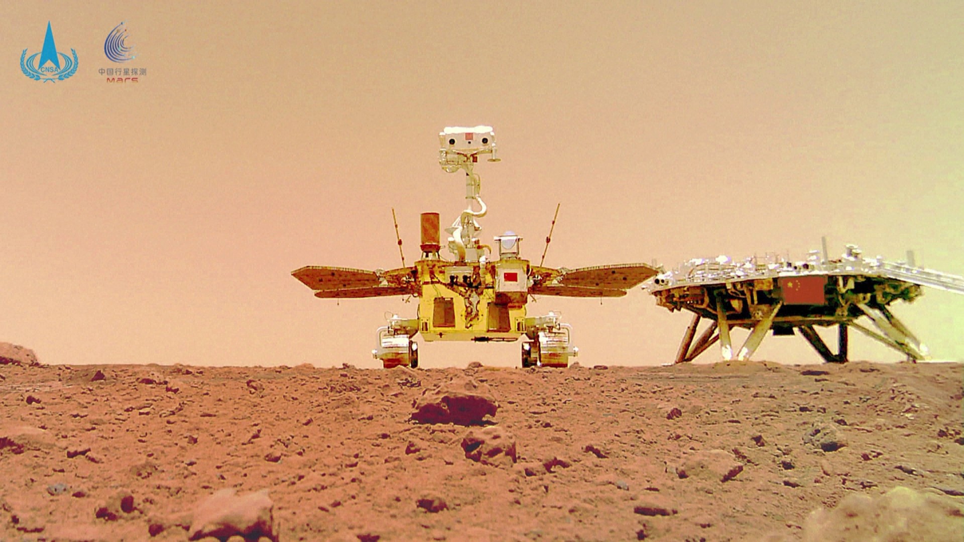 China revelou nesta sexta-feira (11) novas fotos de seu rover em Marte