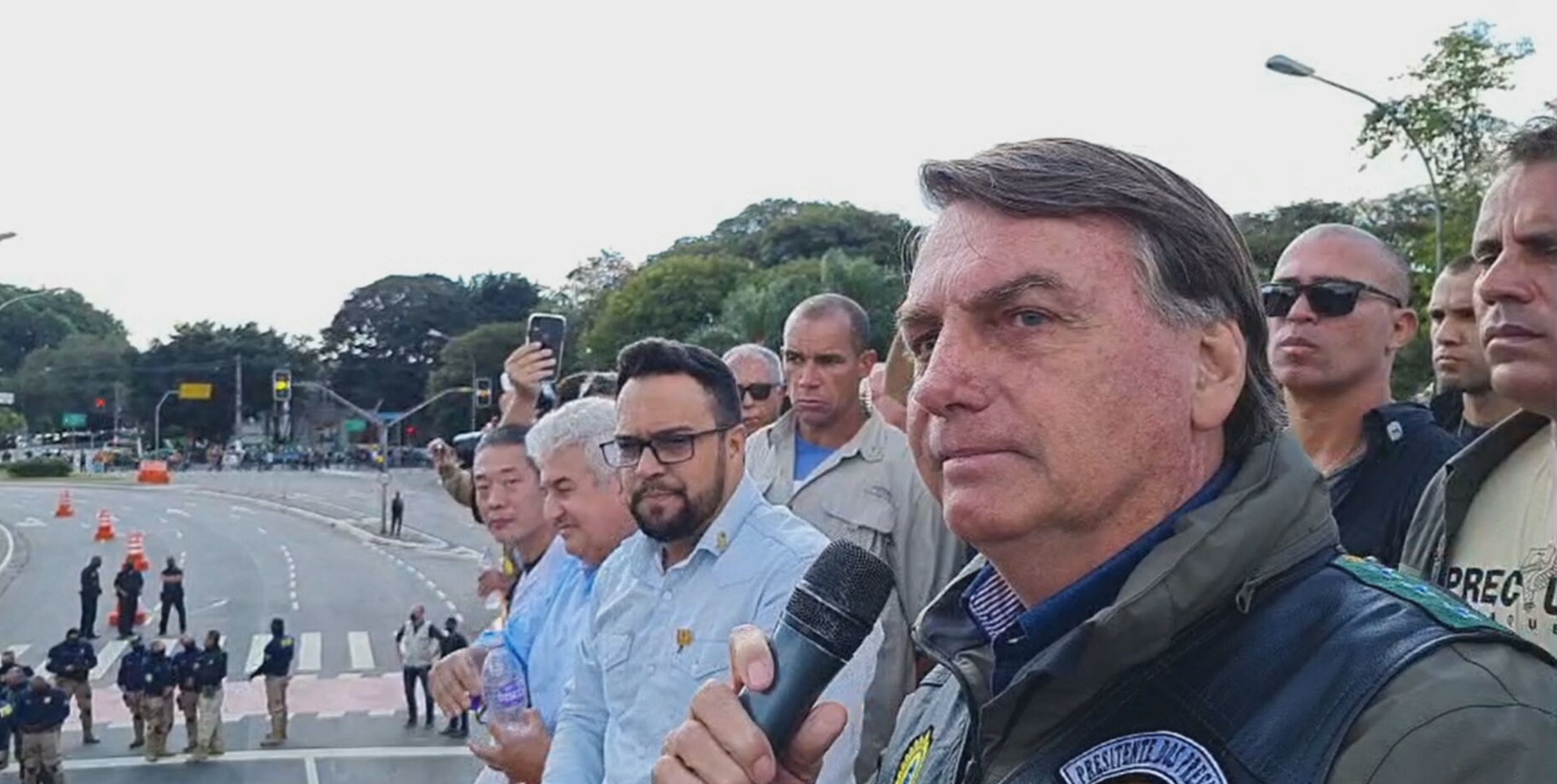 Bolsonaro discursa próximo ao Obelisco aos Heróis de 32