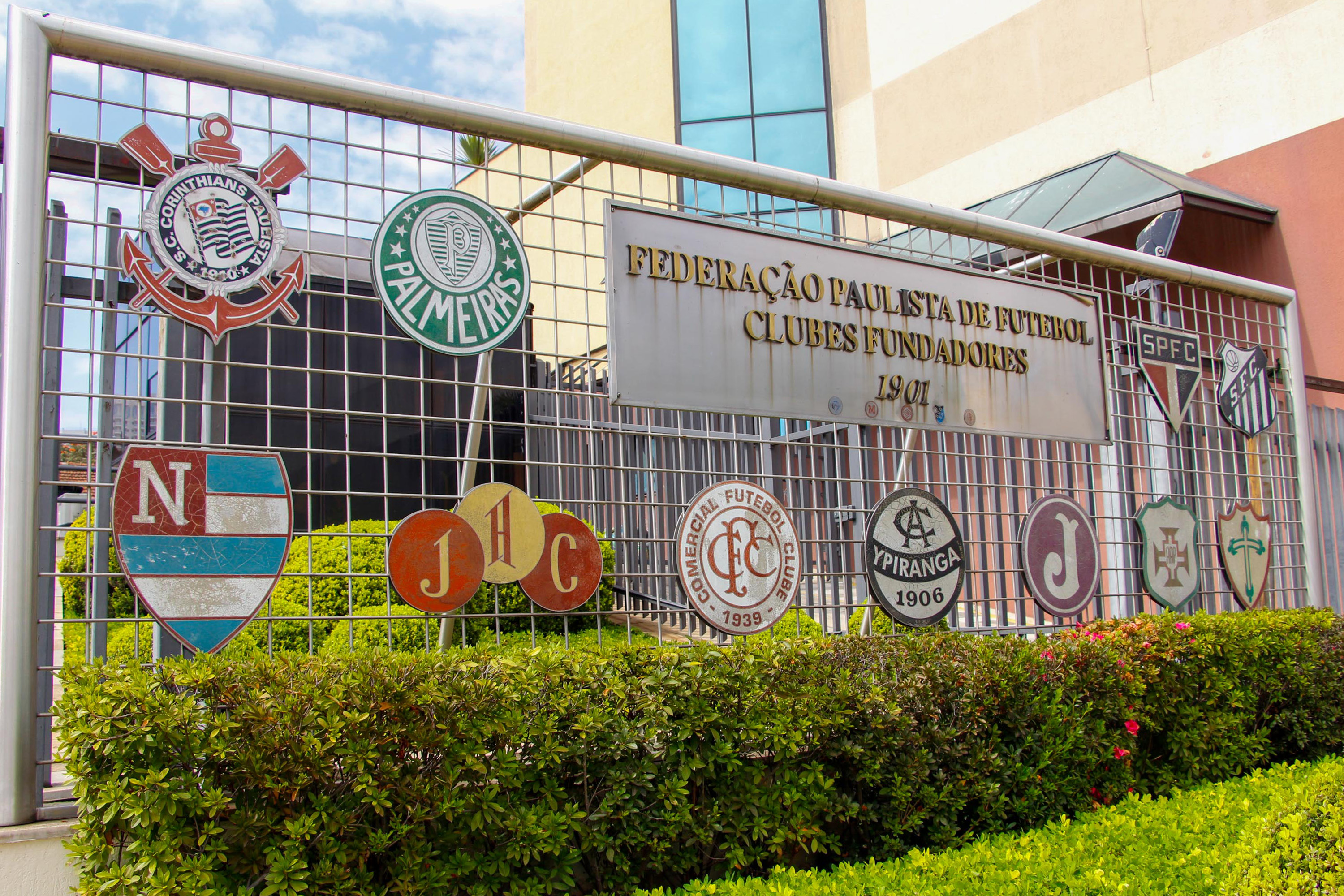 Fachada da Federação Paulista de Futebol, em São Paulo