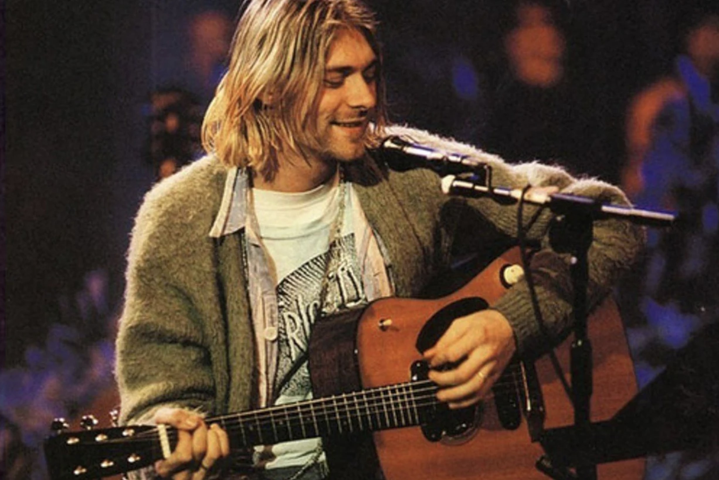 Kurt Cobain toca violão que vai a leilão no clássico Unplugged MTV de 1993