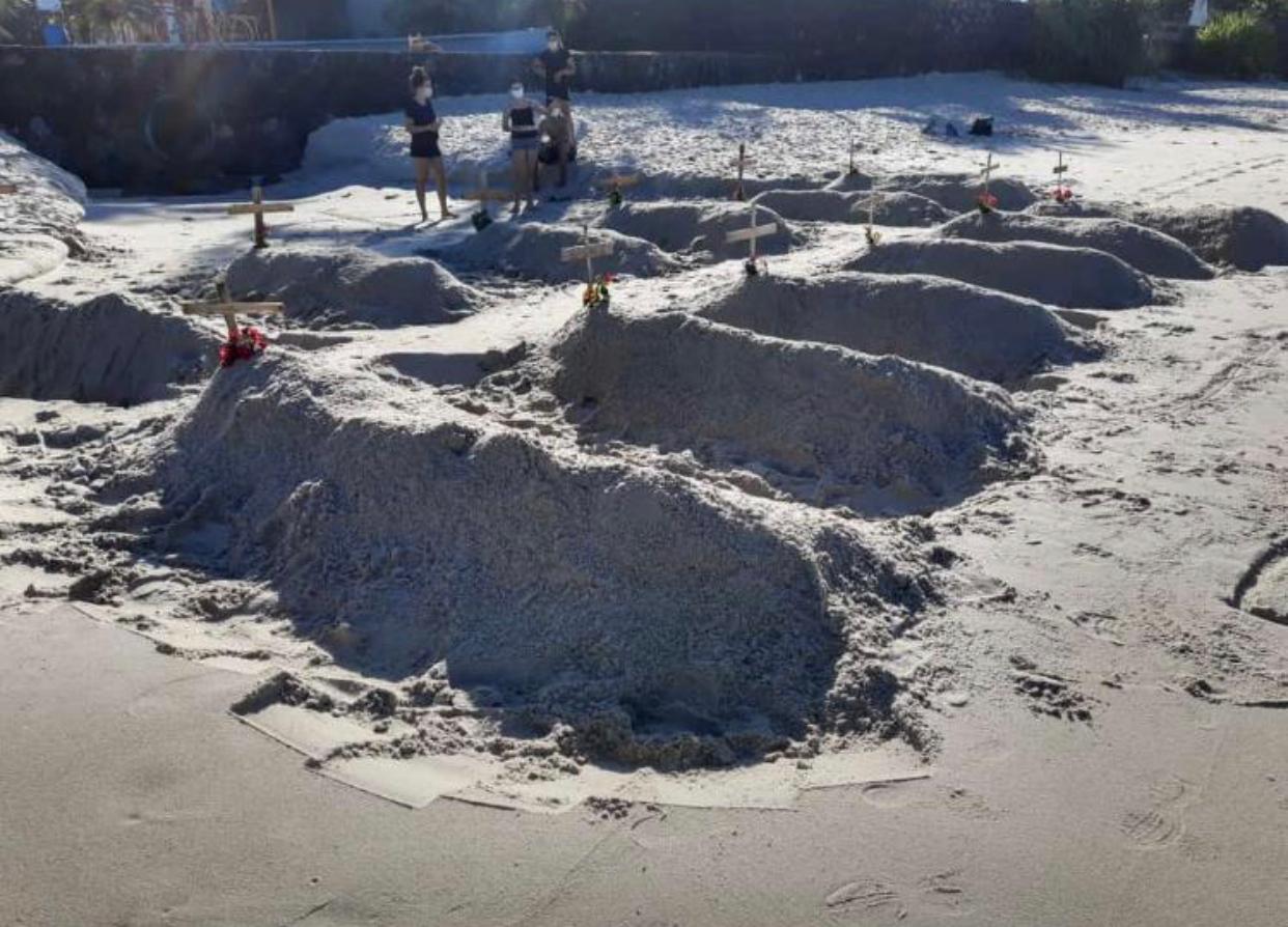 Moradores de São Sebastião fizeram 'covas' na praia de Juquehy 