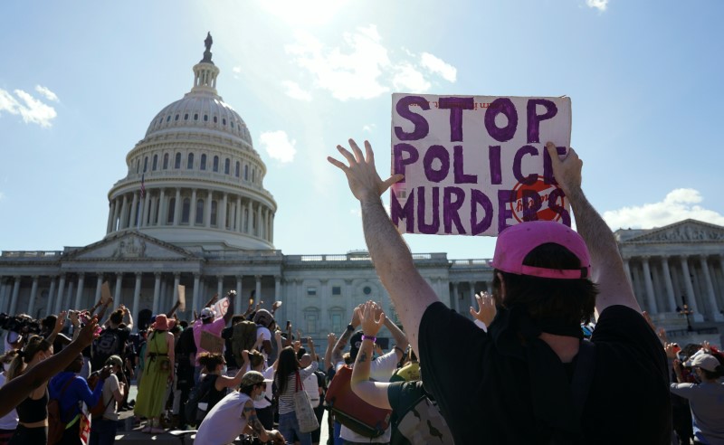 Protestos contra a morte de George Floyd, em frente ao capitólio em Washington