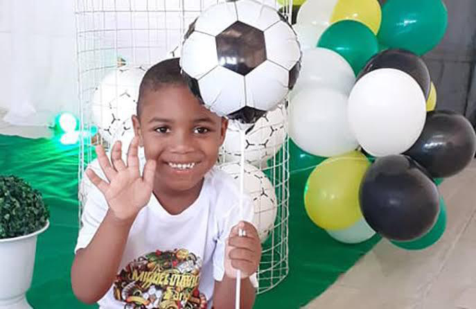 O garoto Miguel morreu após cair de prédio em Recife