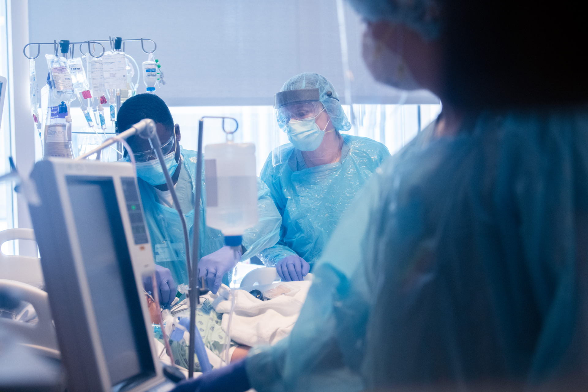 Paciente com Covid-19 passa por cirurgia em hospital dos EUA