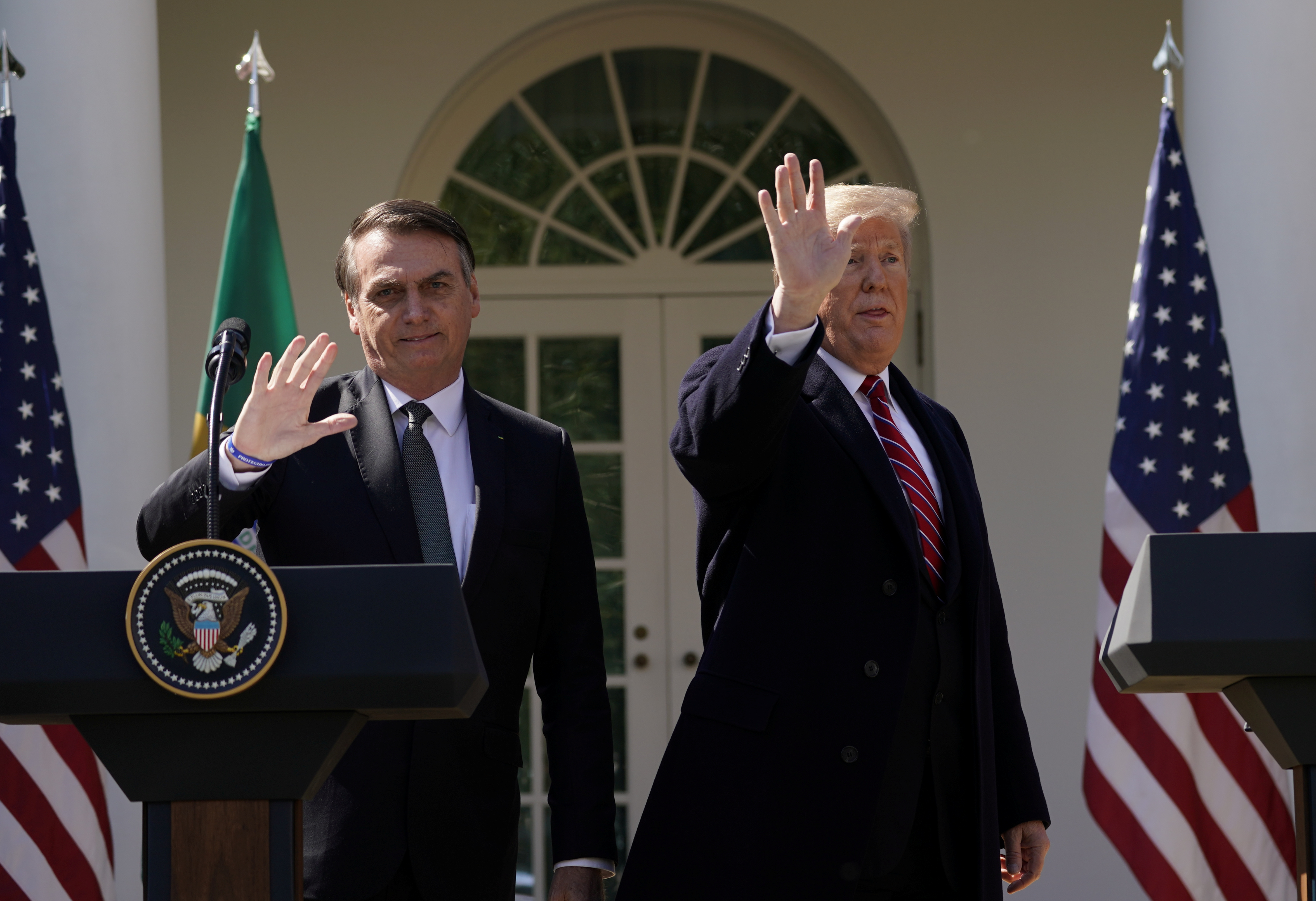 Bolsonaro e Trump durante entrevista coletiva conjunta na Casa Branca