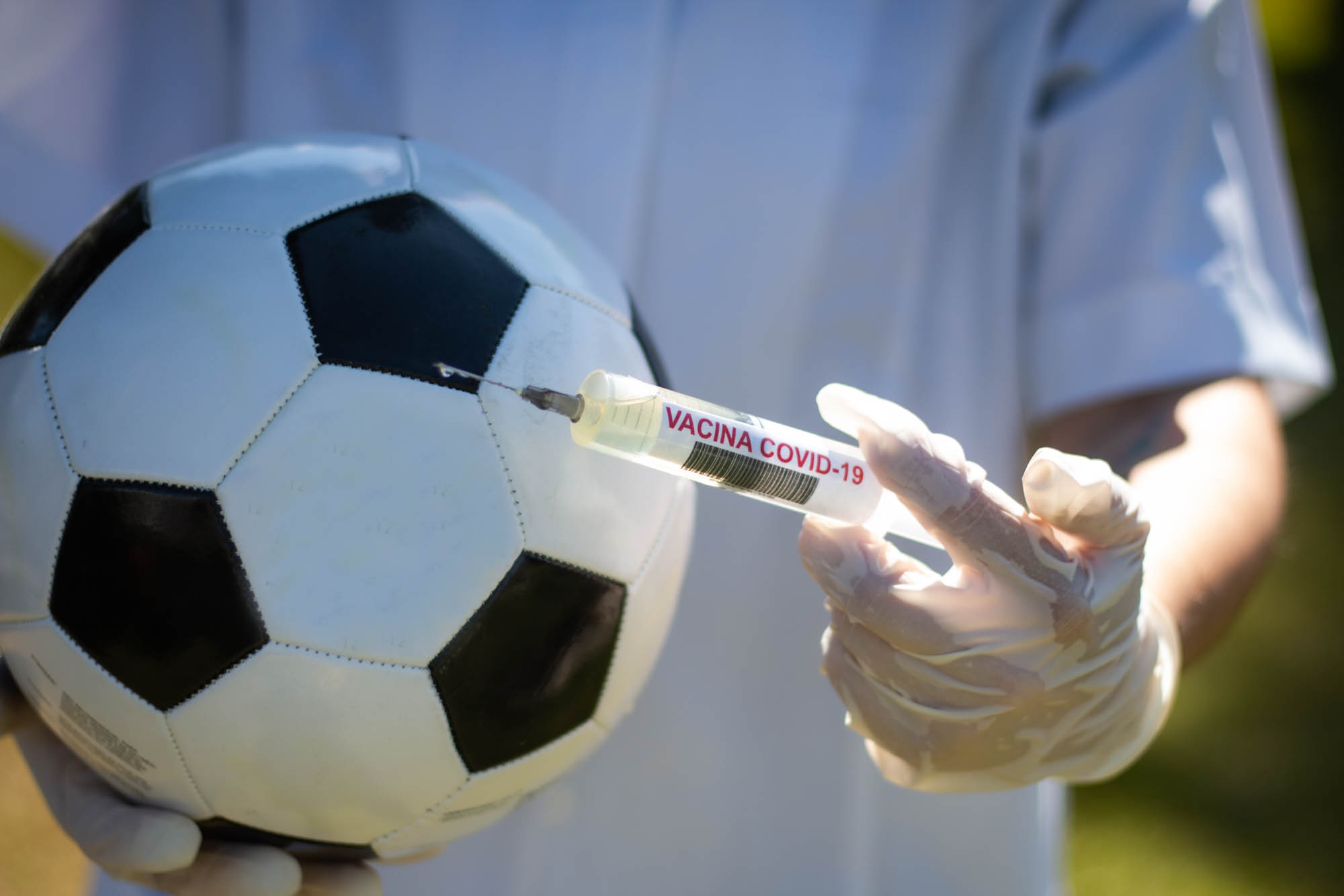 Bola de futebol, Covid-19