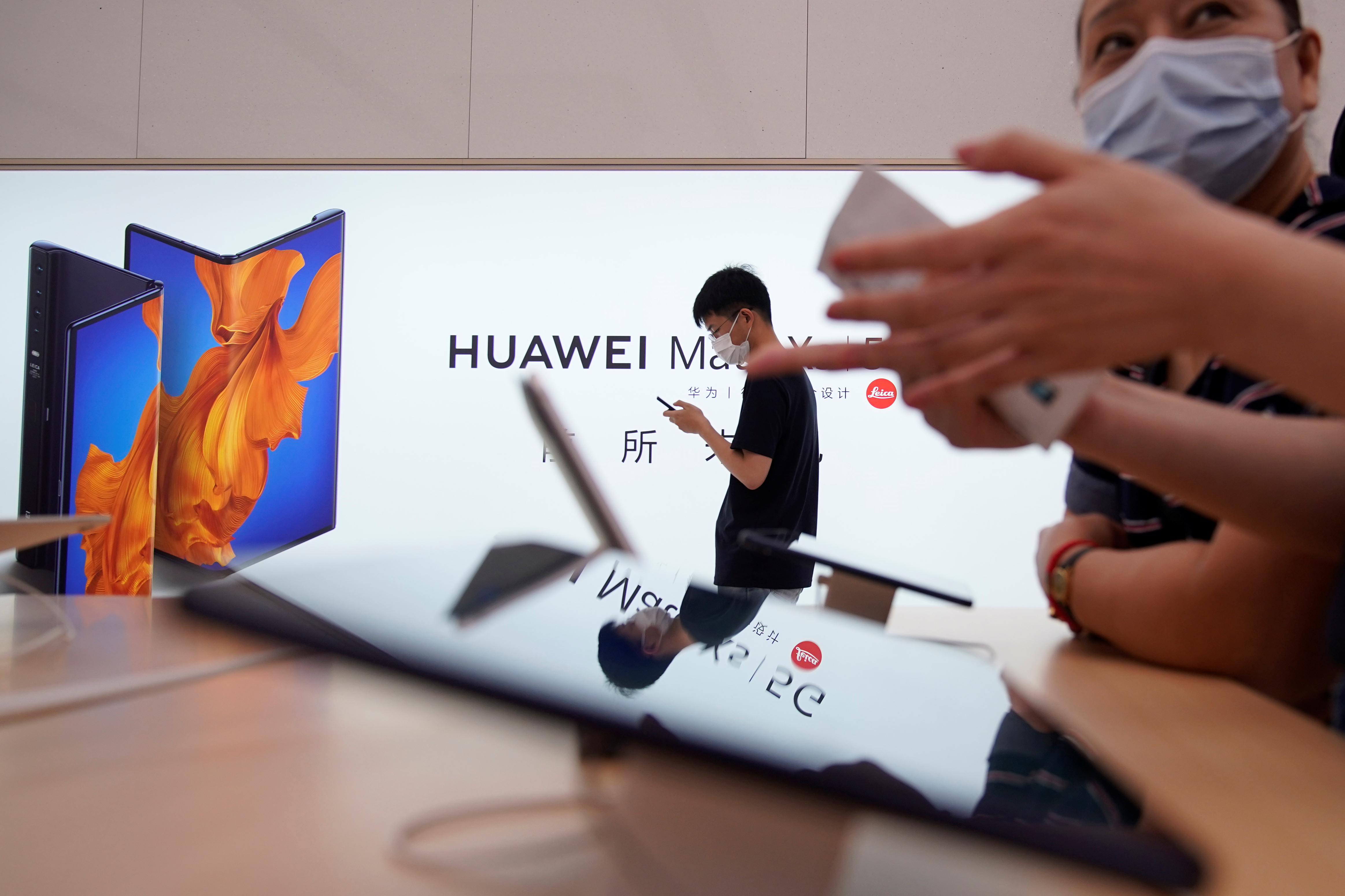 Governo americano diz que Huawei e Hikvision são apoiadas por Exército da China