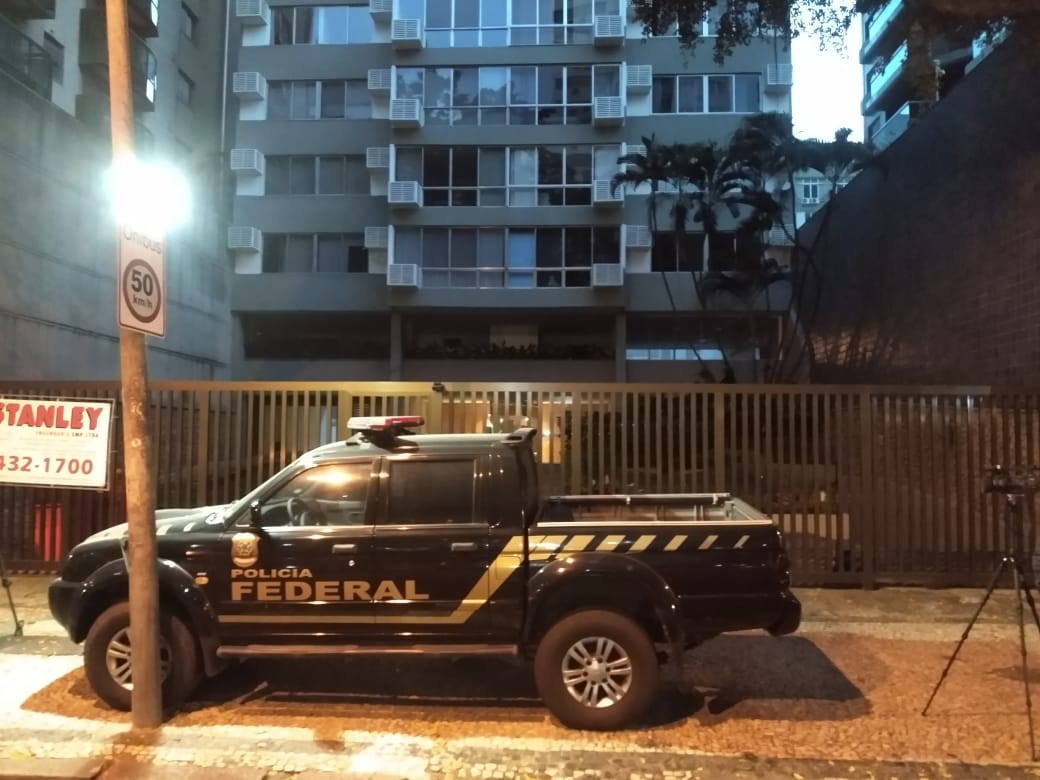 Polícia Federal cumpre mandados de busca em endereço em Ipanema