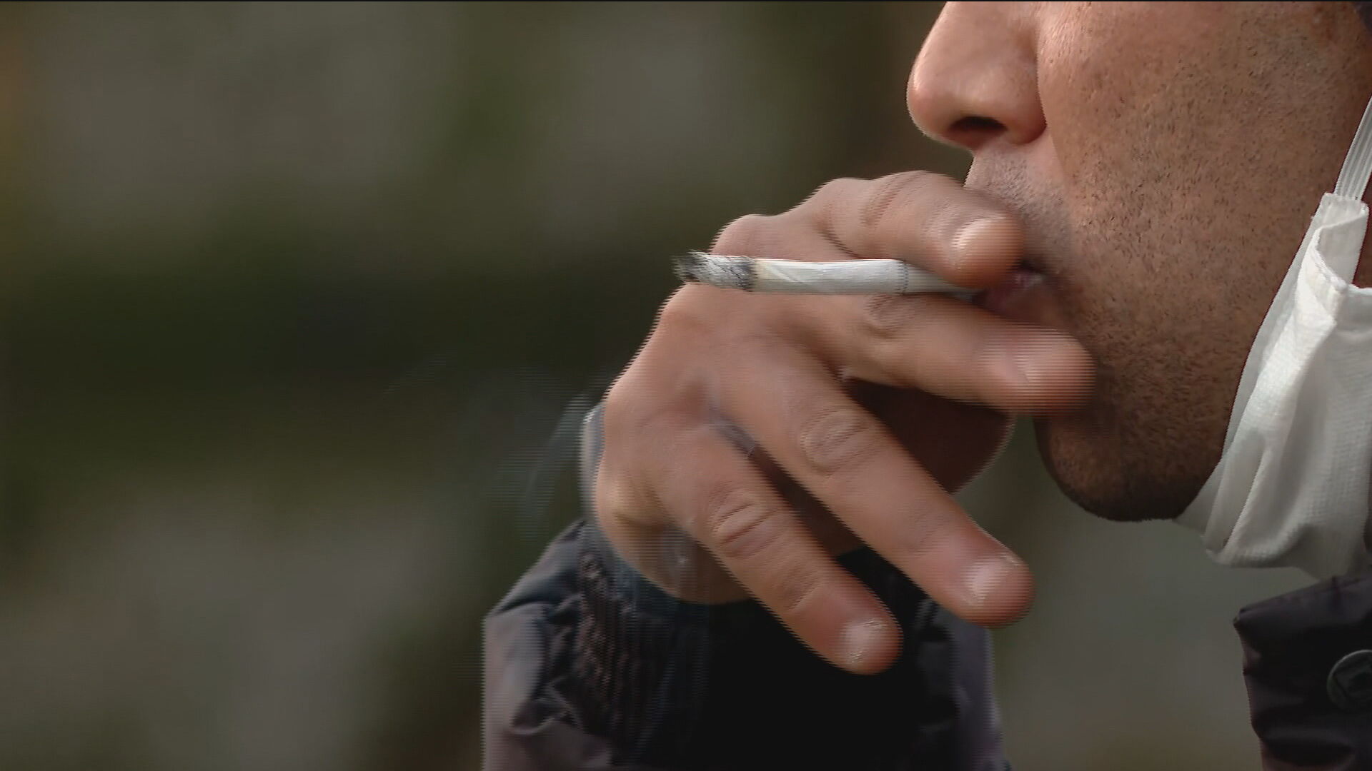 Medo da Covid-19 estimula fumantes a largar o cigarro