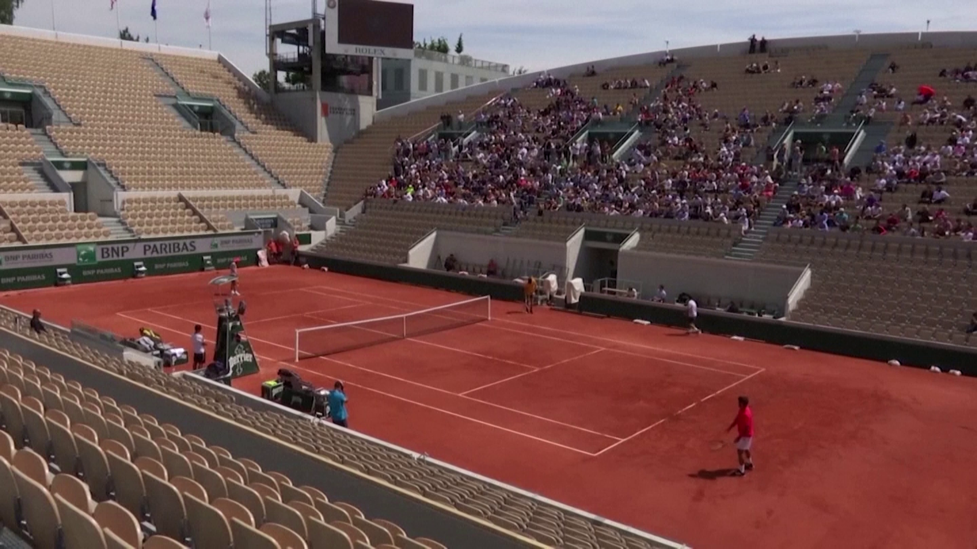 Rafael Nadal faz aquecimento em quadra de Roland Garros em 2019