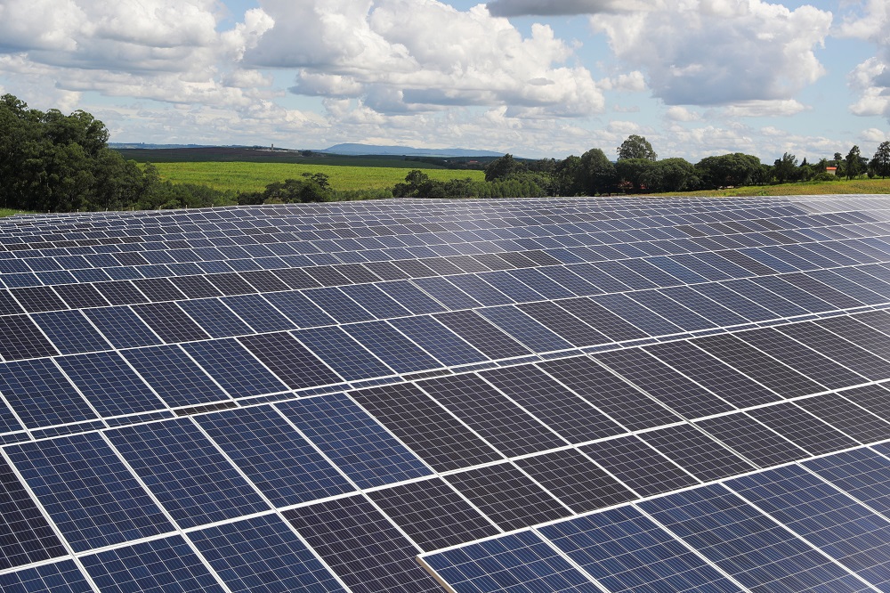 Painéis de energia solar em Porto Feliz, no interior de SP 