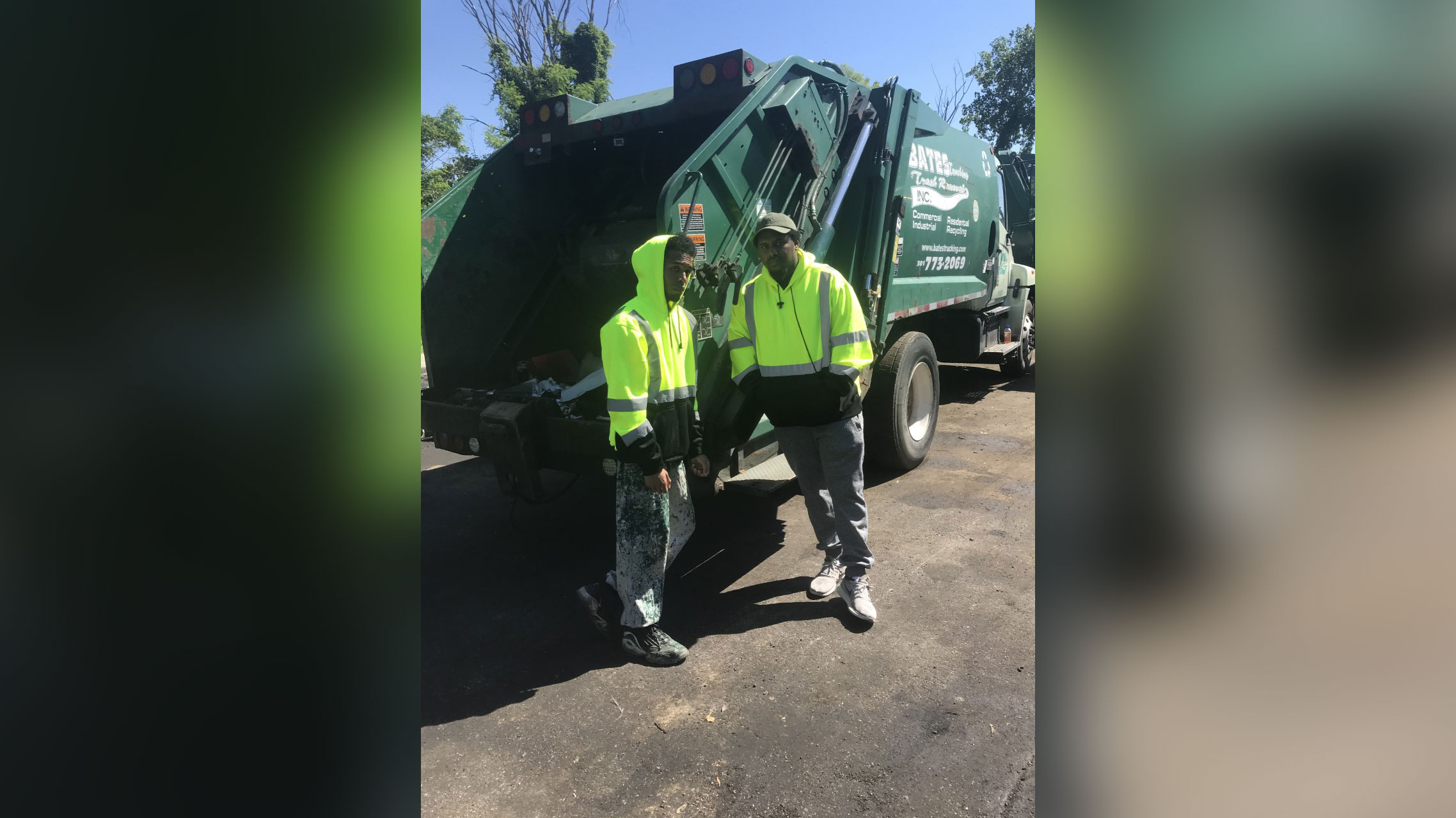 Rehan e Reggie Staton quando trabalhavam para o serviço de coleta de lixo