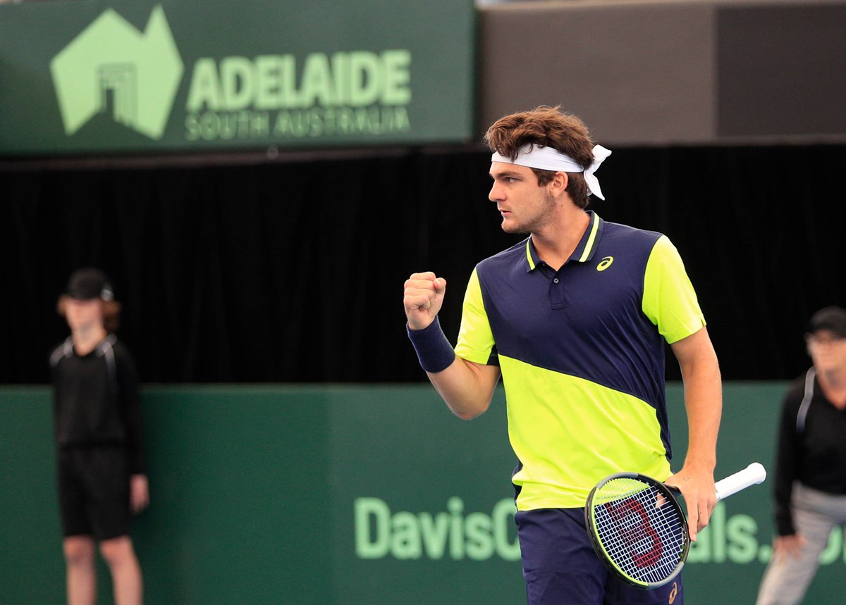 Thiago Wild durante partida contra John Millman da Austrália, na Copa Davis 