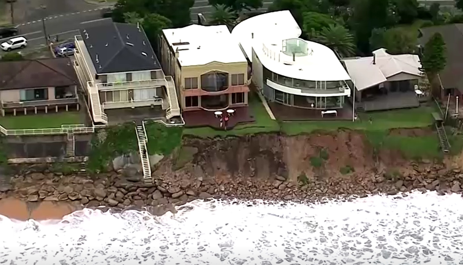 Erosão ameaça casas da Praia de Wamberal, ao norte de Sydney