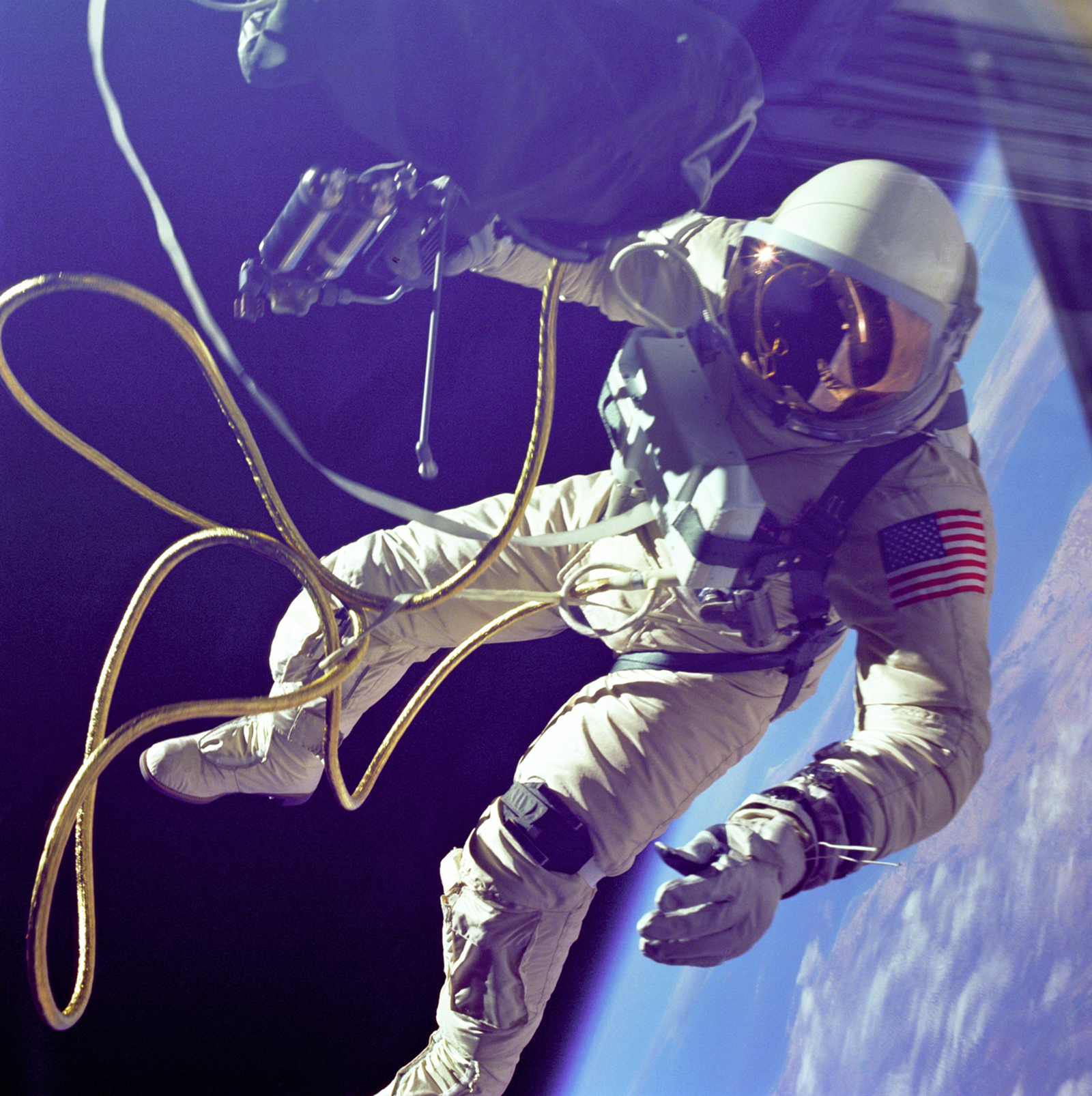 Ed White, primeiro astronauta a fazer caminhada espacial em 1965