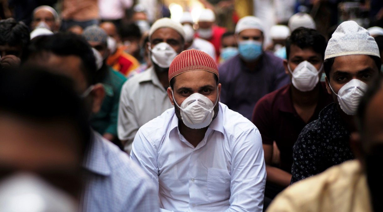 Muslims wear protective face masks following the coronavirus outbreak, as they pray on street during Friday prayers in local souq, in Manama, Bahrain, February 28, 2020. REUTERS/Hamad I Mohammed