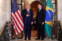 Donald Trump divulga mensagem de apoio a Jair Bolsonaro no dia do relatório da CPI