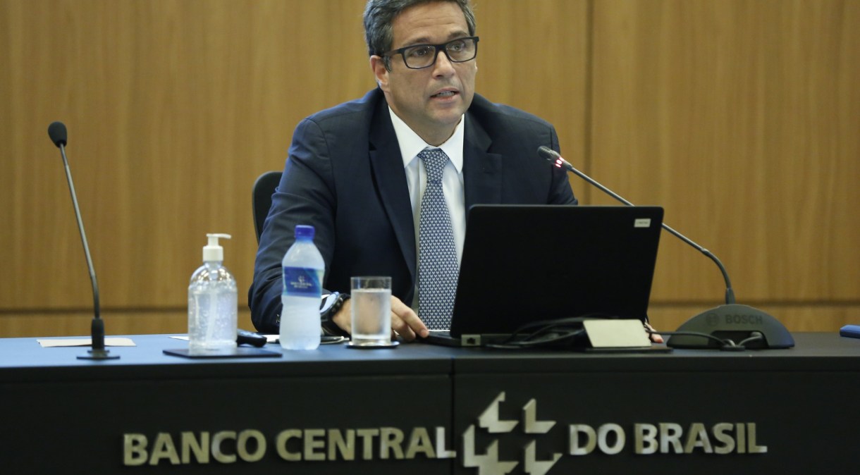 O presidente do Banco Central, Roberto Campos Neto, apresenta medidas de combate aos efeitos da COVID-19